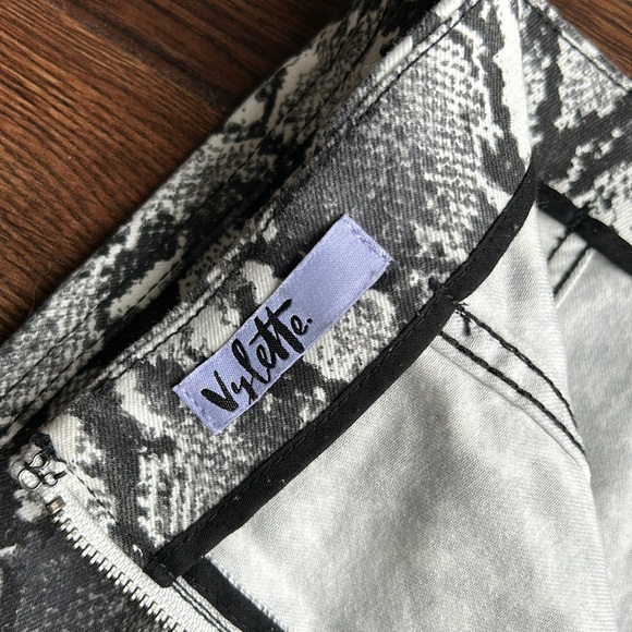 Vylette Snakeskin Printed Skirt | Mini Skirt | Snakeskin Skirt | Snakeskin - Picture 6 of 8